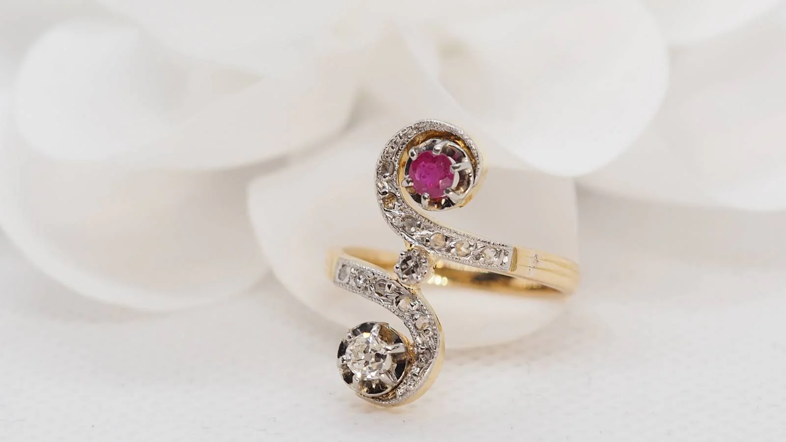 Toi et Moi ring in gold, rubies and diamonds - Image 5