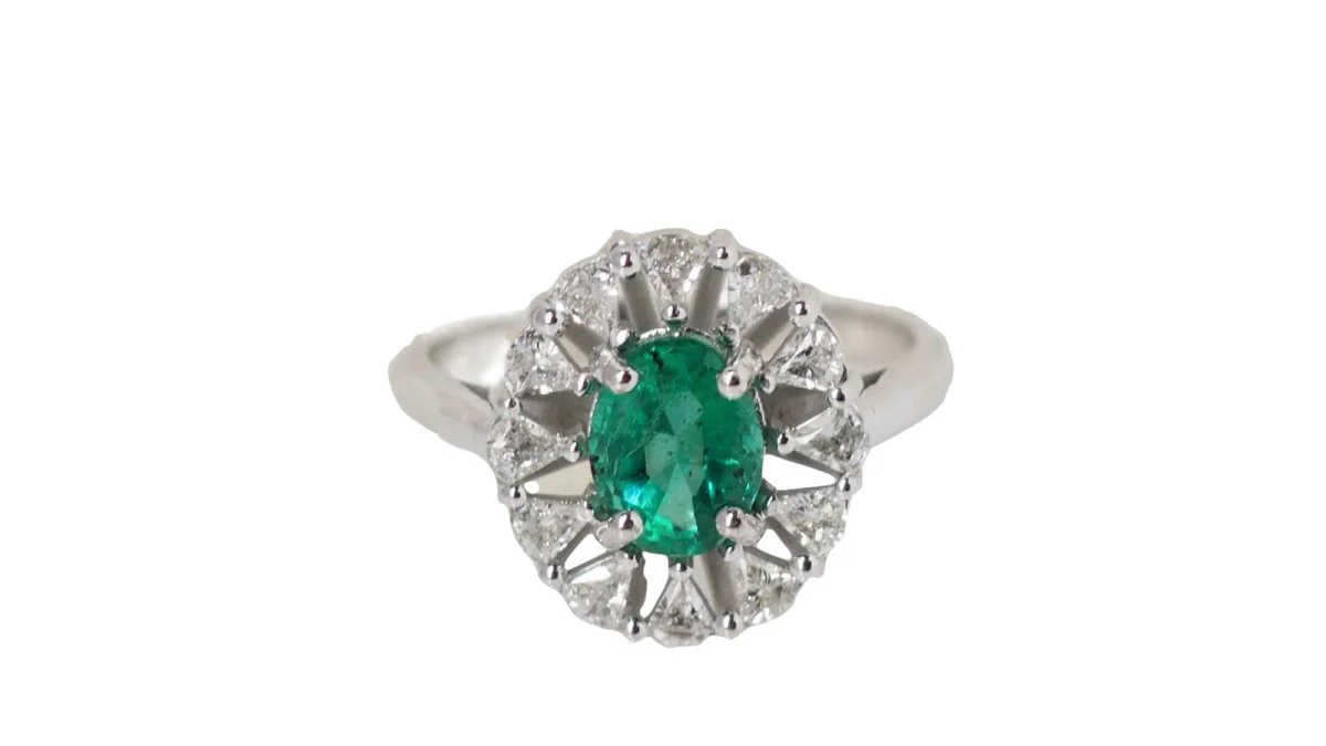 White gold, emerald and diamond ring