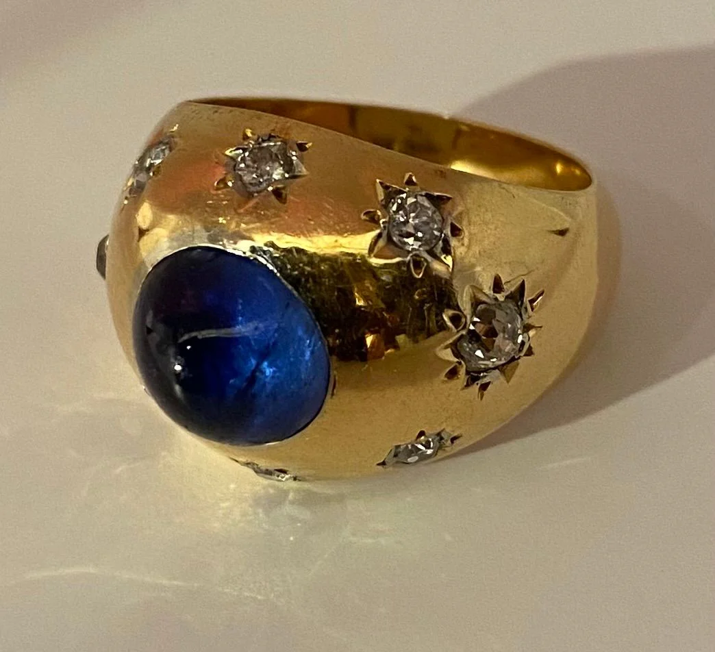 18-carat gold ring, 5.10 ct unheated Ceylon cabochon sapphire circa 1940