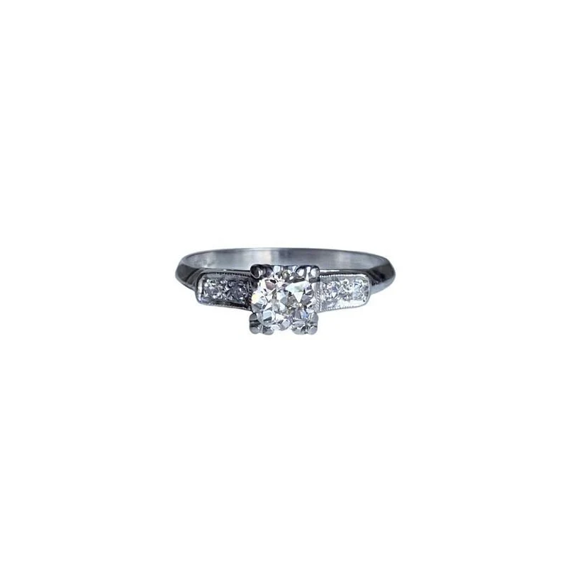 Art Deco ring in platinum and diamonds