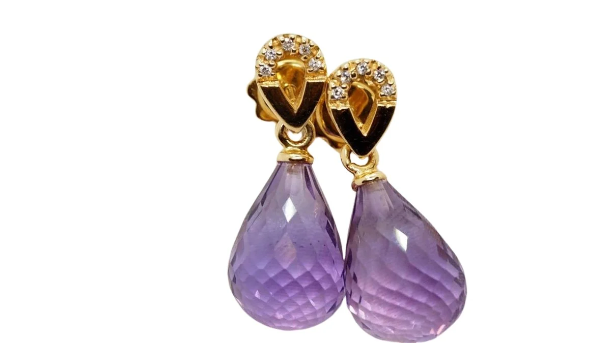 Dangling earrings in yellow gold, amethysts and diamonds
