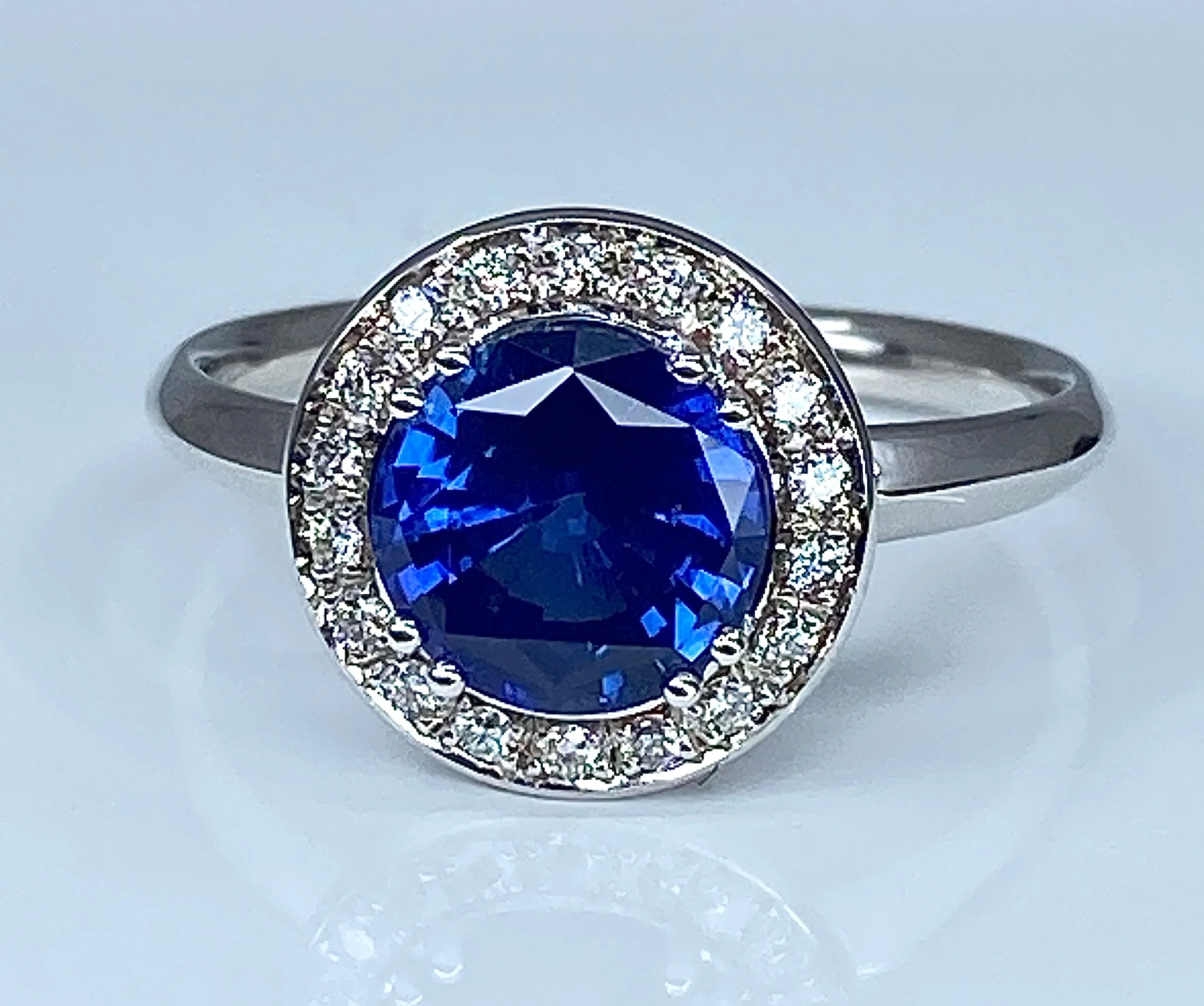 18k White Gold Sapphire and Diamond Engagement Ring - Image 10