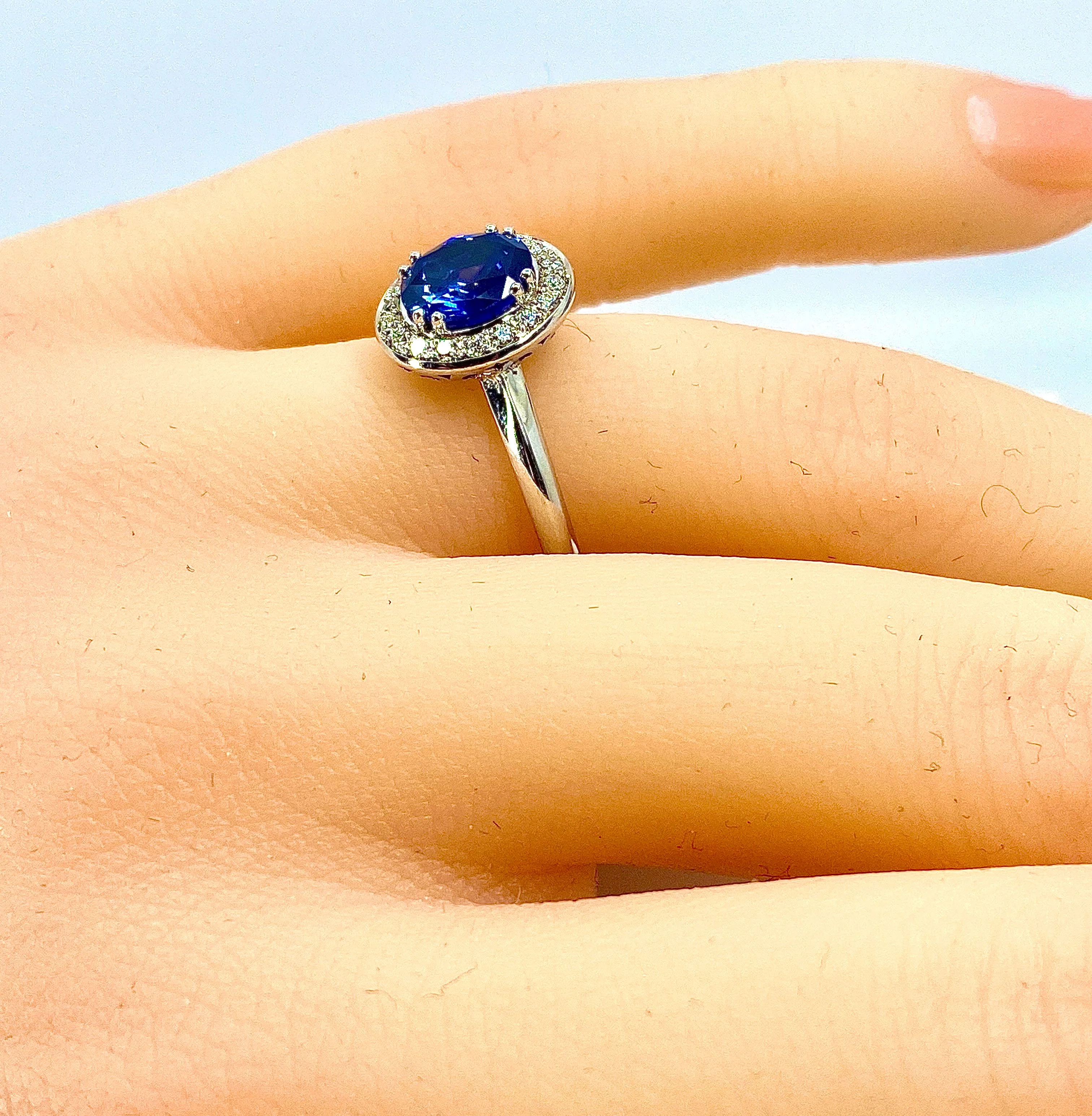 18k White Gold Sapphire and Diamond Engagement Ring - Image 12