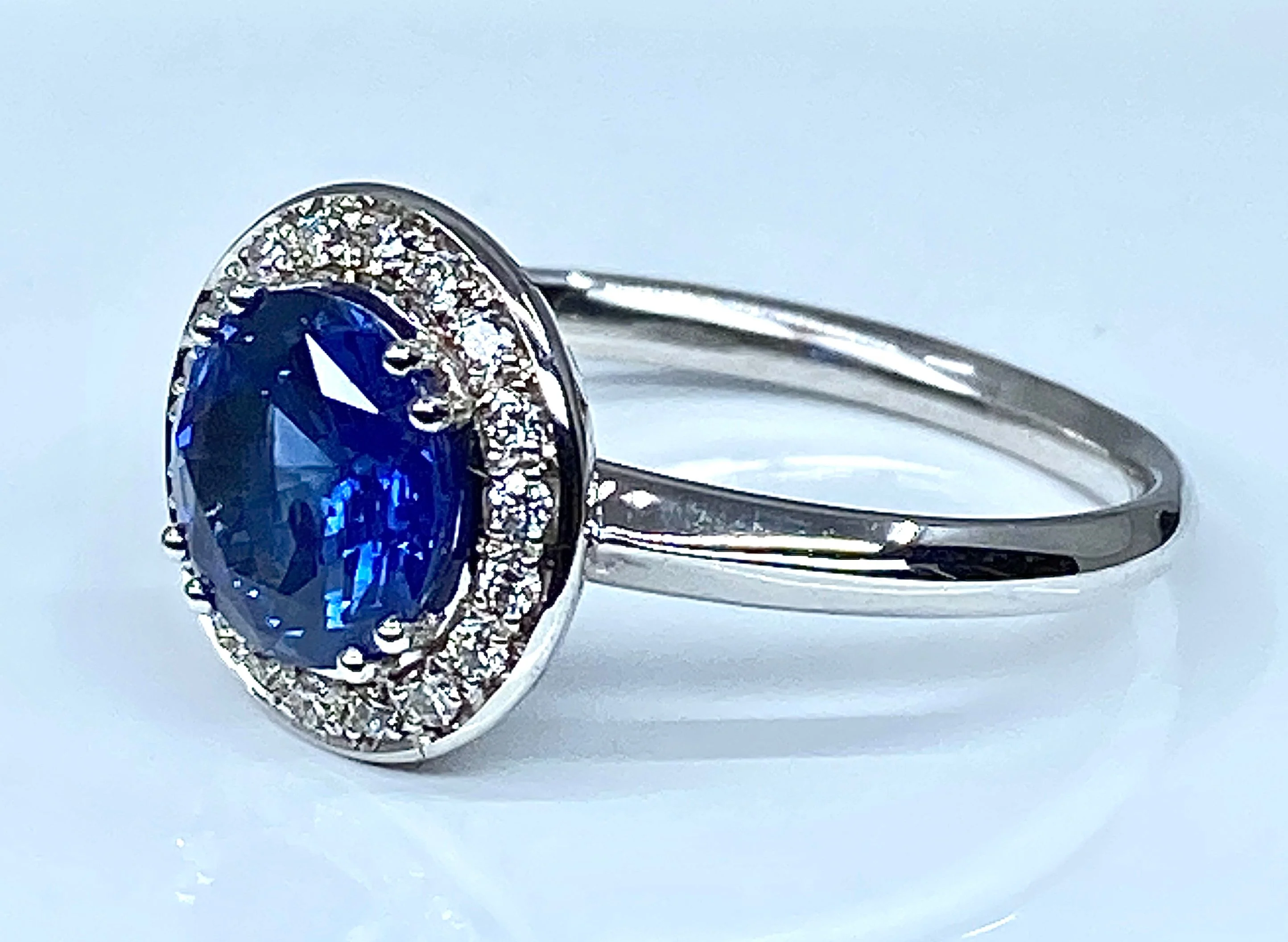 18k White Gold Sapphire and Diamond Engagement Ring - Image 3