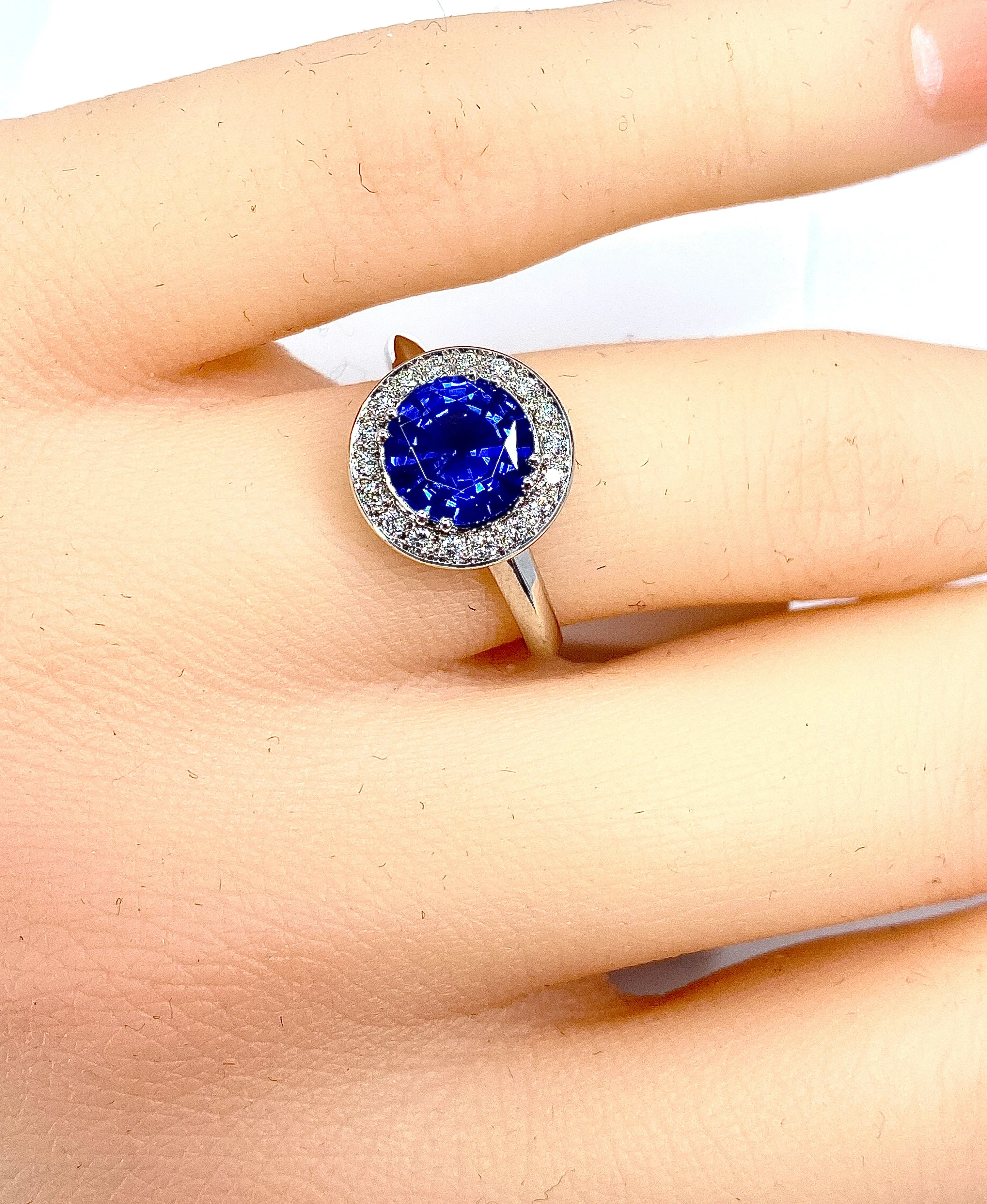 18k White Gold Sapphire and Diamond Engagement Ring - Image 4