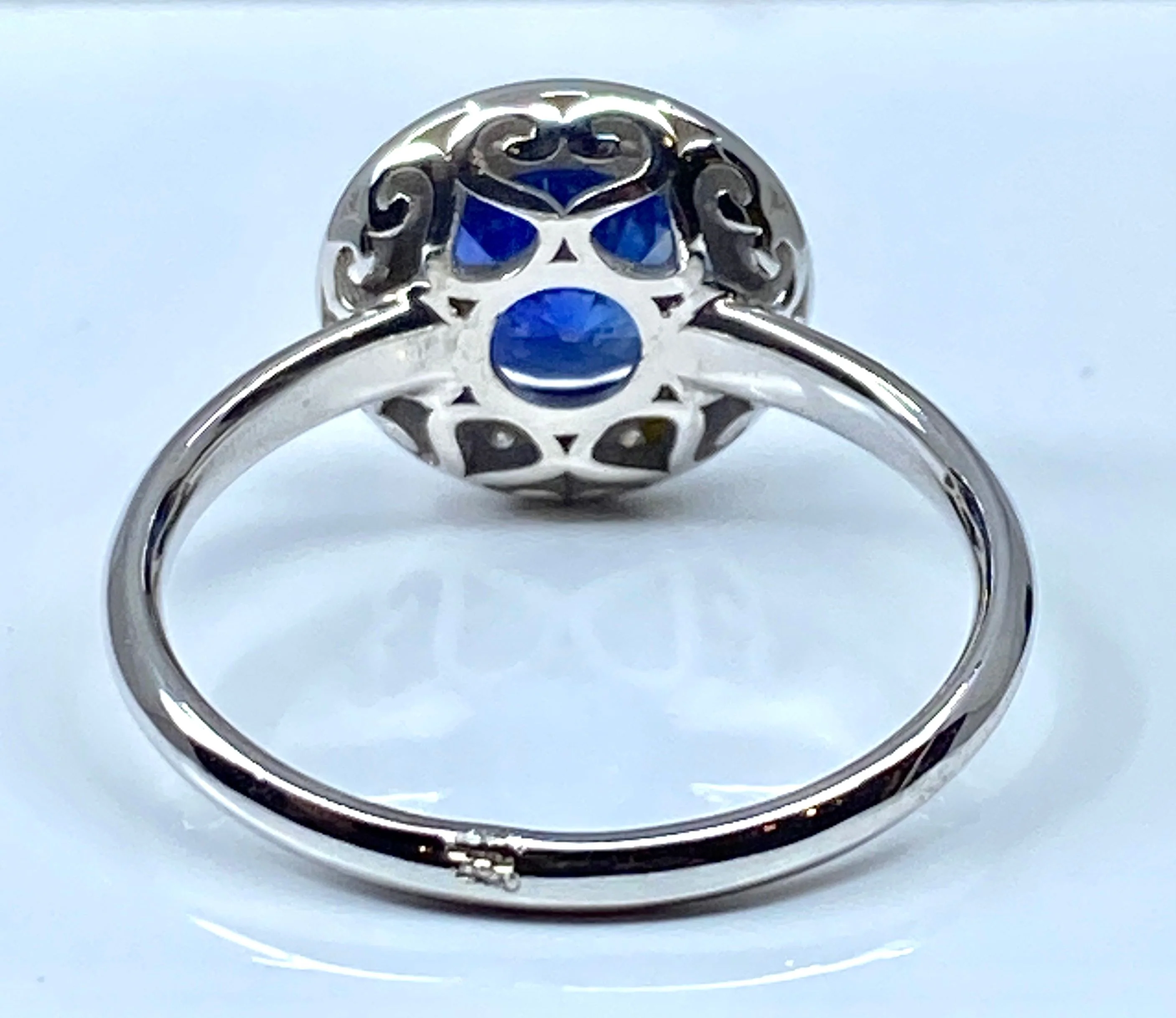 18k White Gold Sapphire and Diamond Engagement Ring - Image 5
