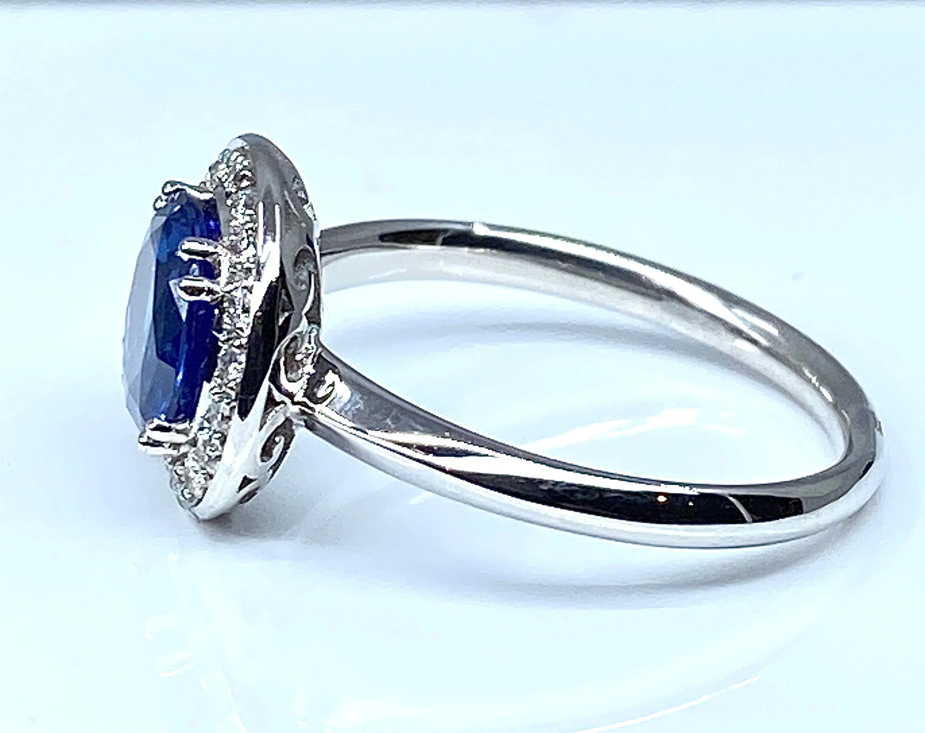 18k White Gold Sapphire and Diamond Engagement Ring - Image 6