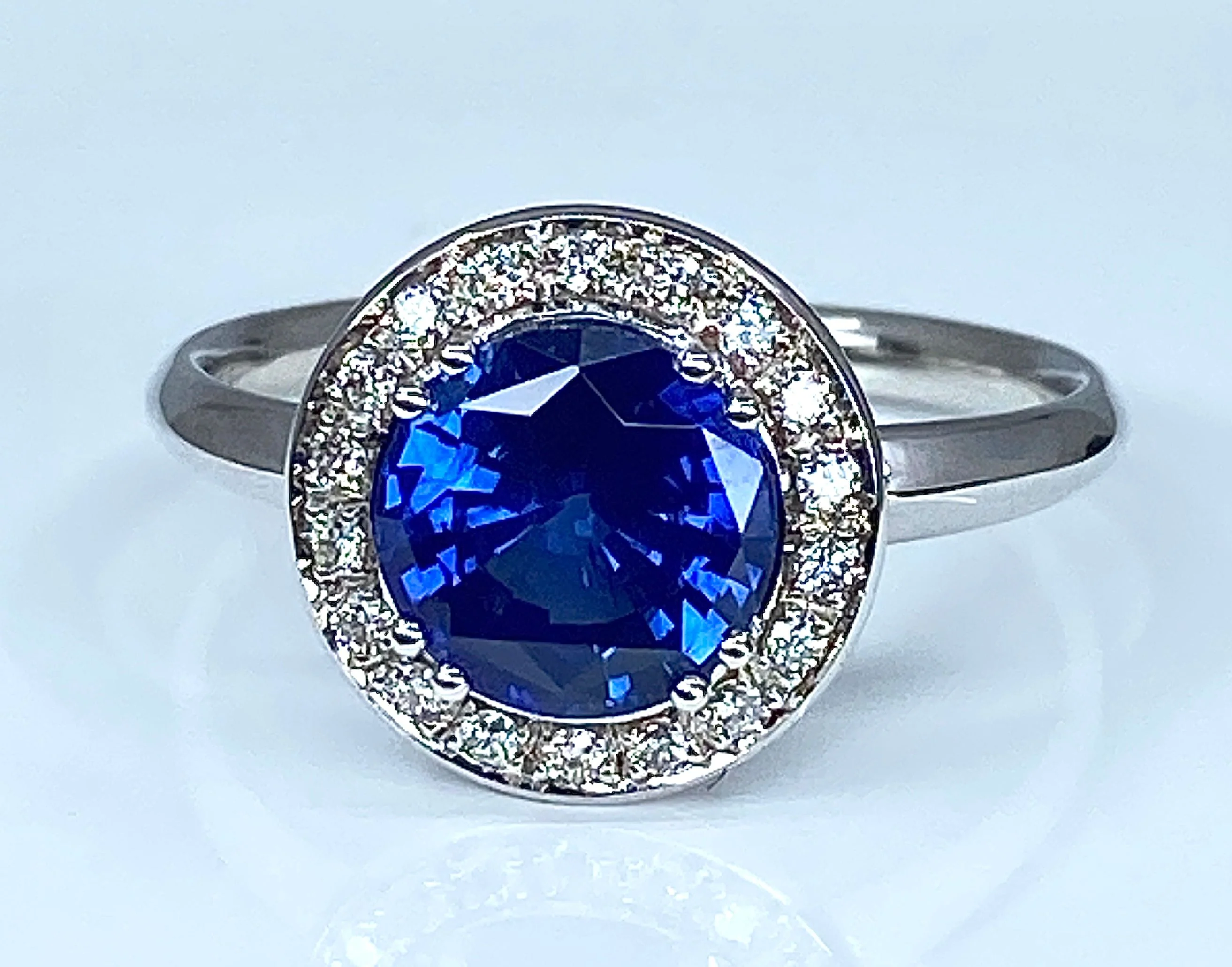 18k White Gold Sapphire and Diamond Engagement Ring - Image 7