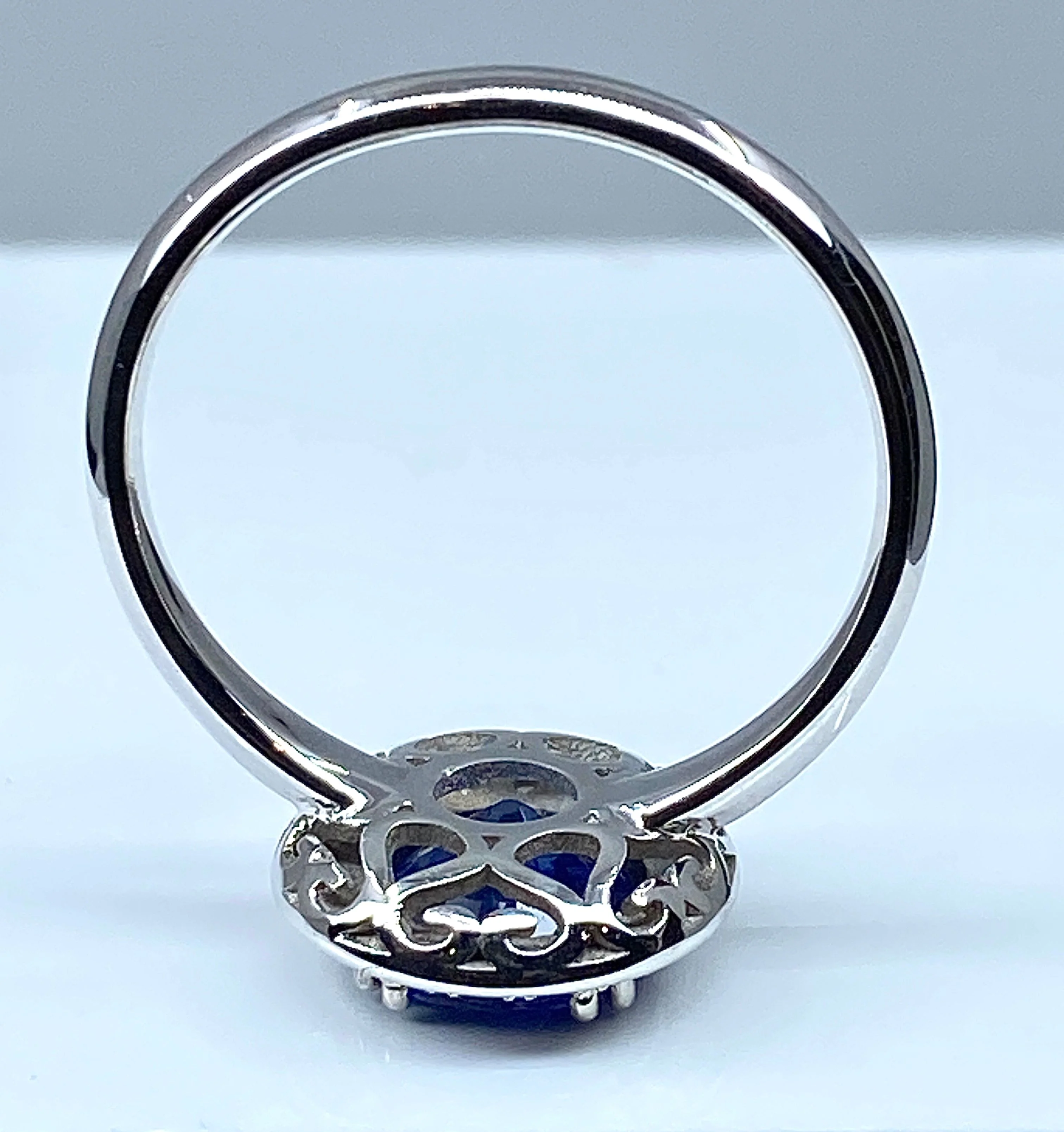 18k White Gold Sapphire and Diamond Engagement Ring - Image 9