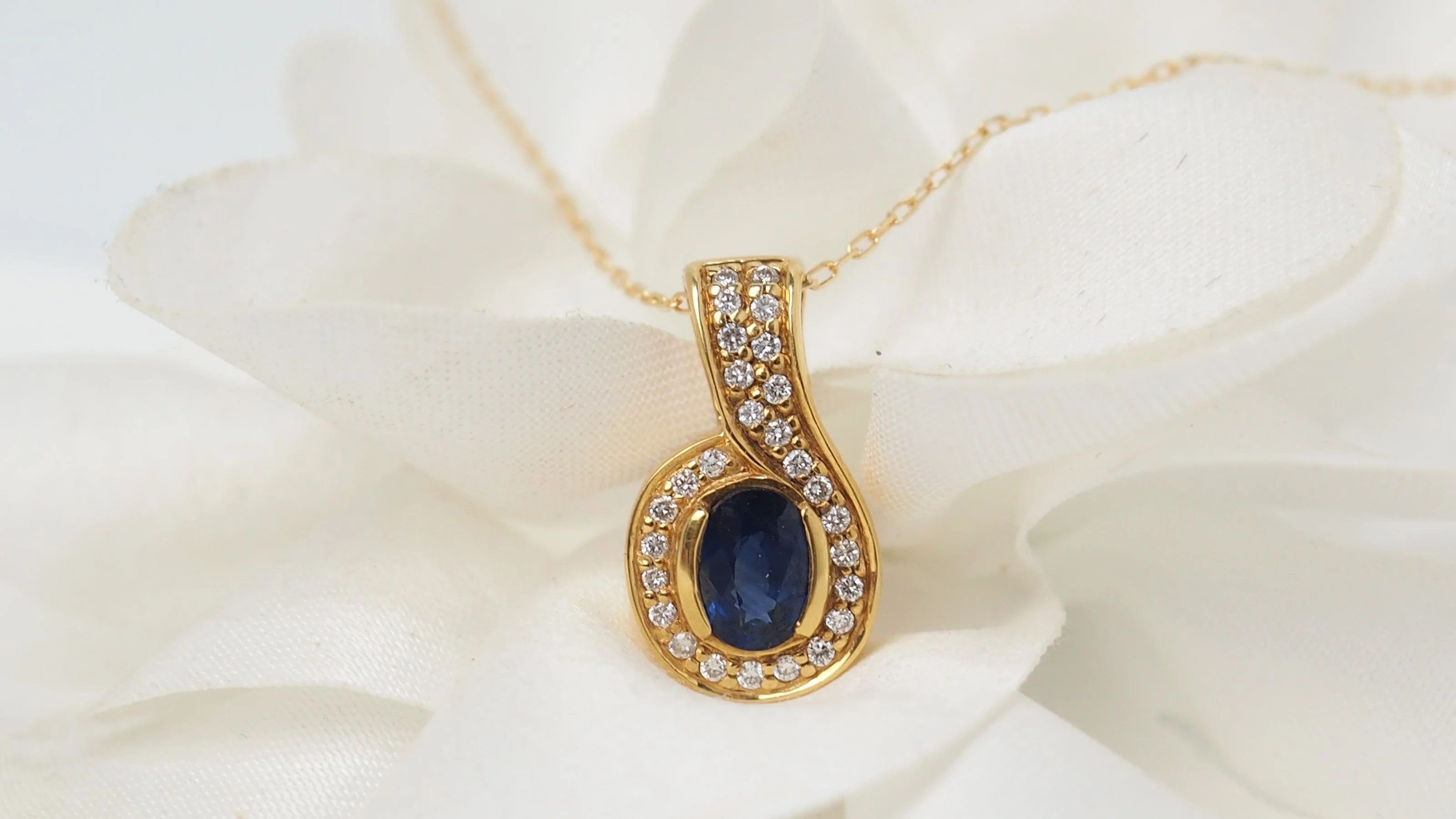 Pendant and chain in yellow gold, sapphire and diamonds - Image 5