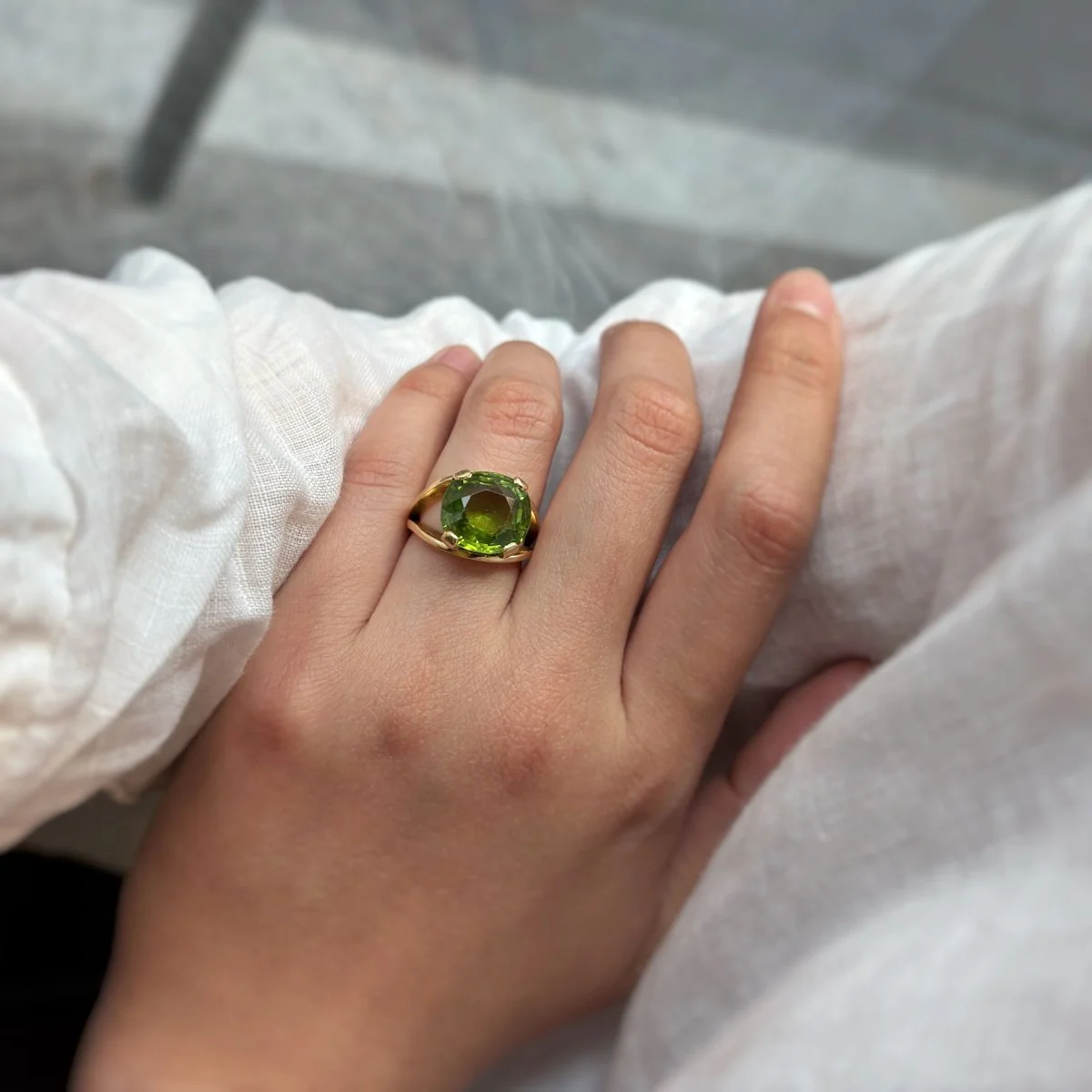 Ring at yellow gold and peridot - Image 2