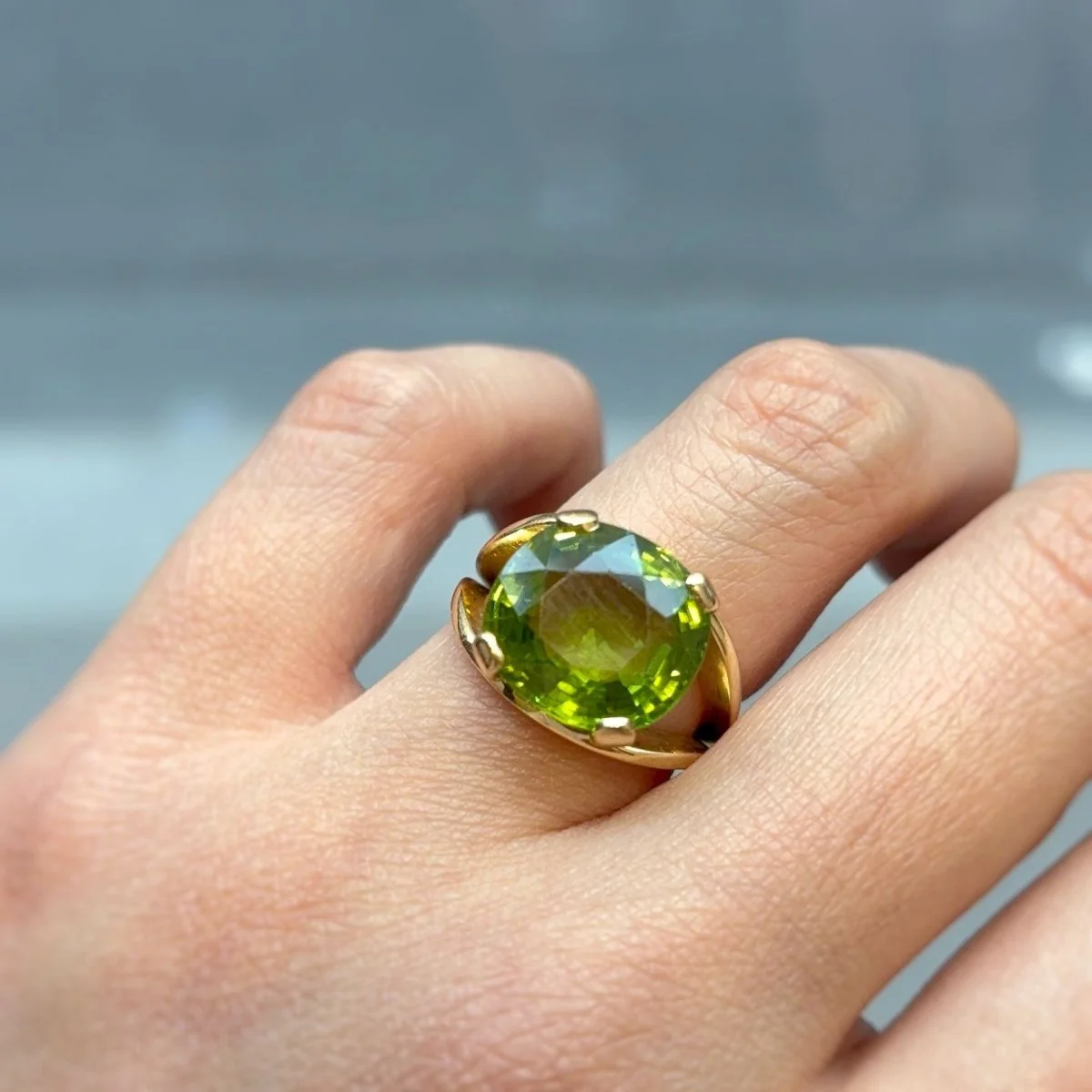 Ring at yellow gold and peridot - Image 5