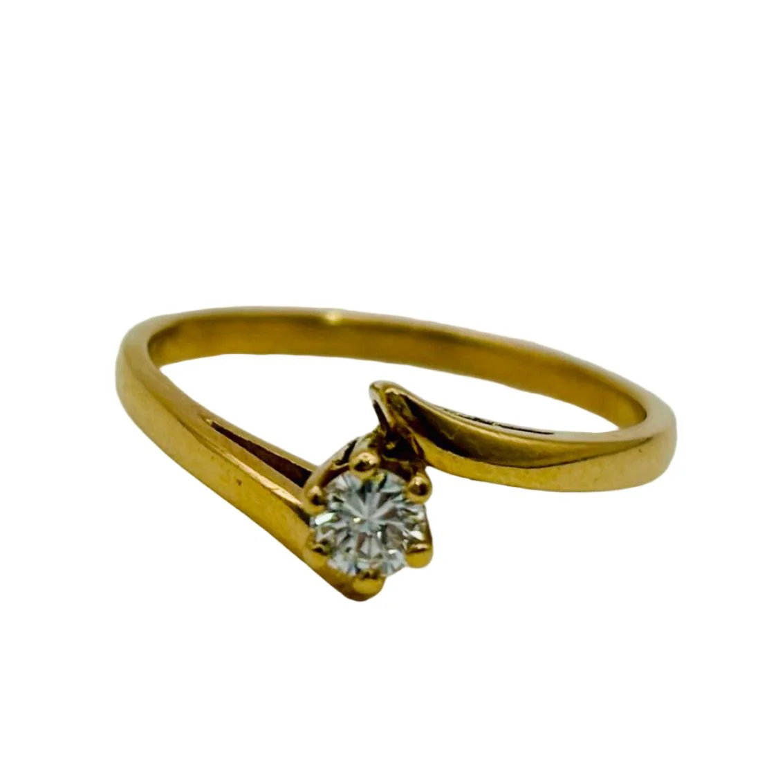 Solitaire ring in yellow gold and diamond