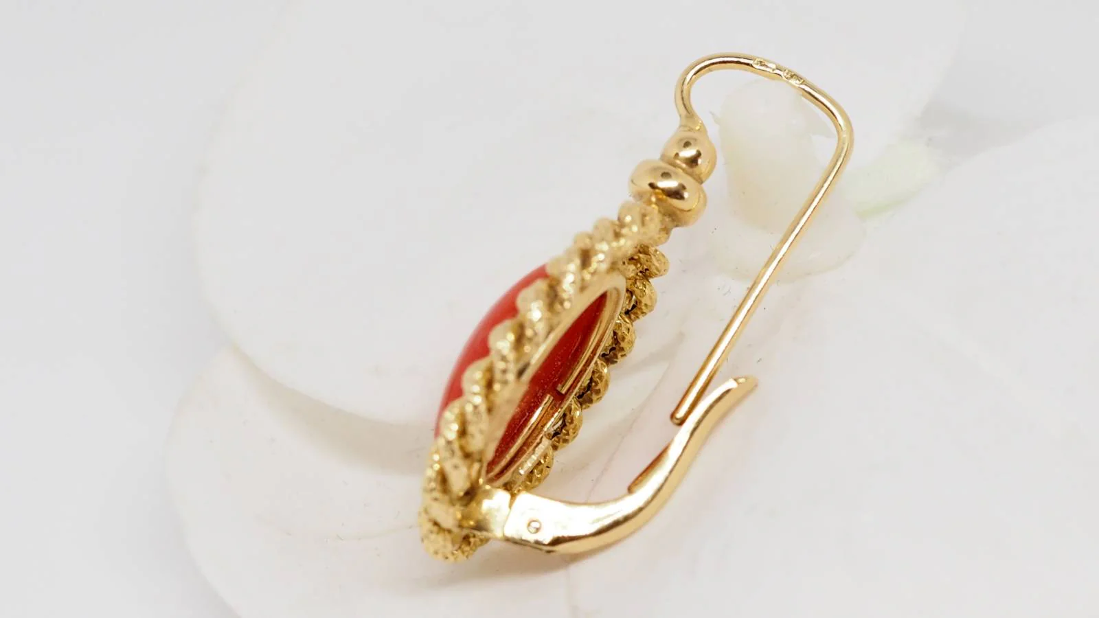 Pre-owned yellow gold and coral earrings - Image 4