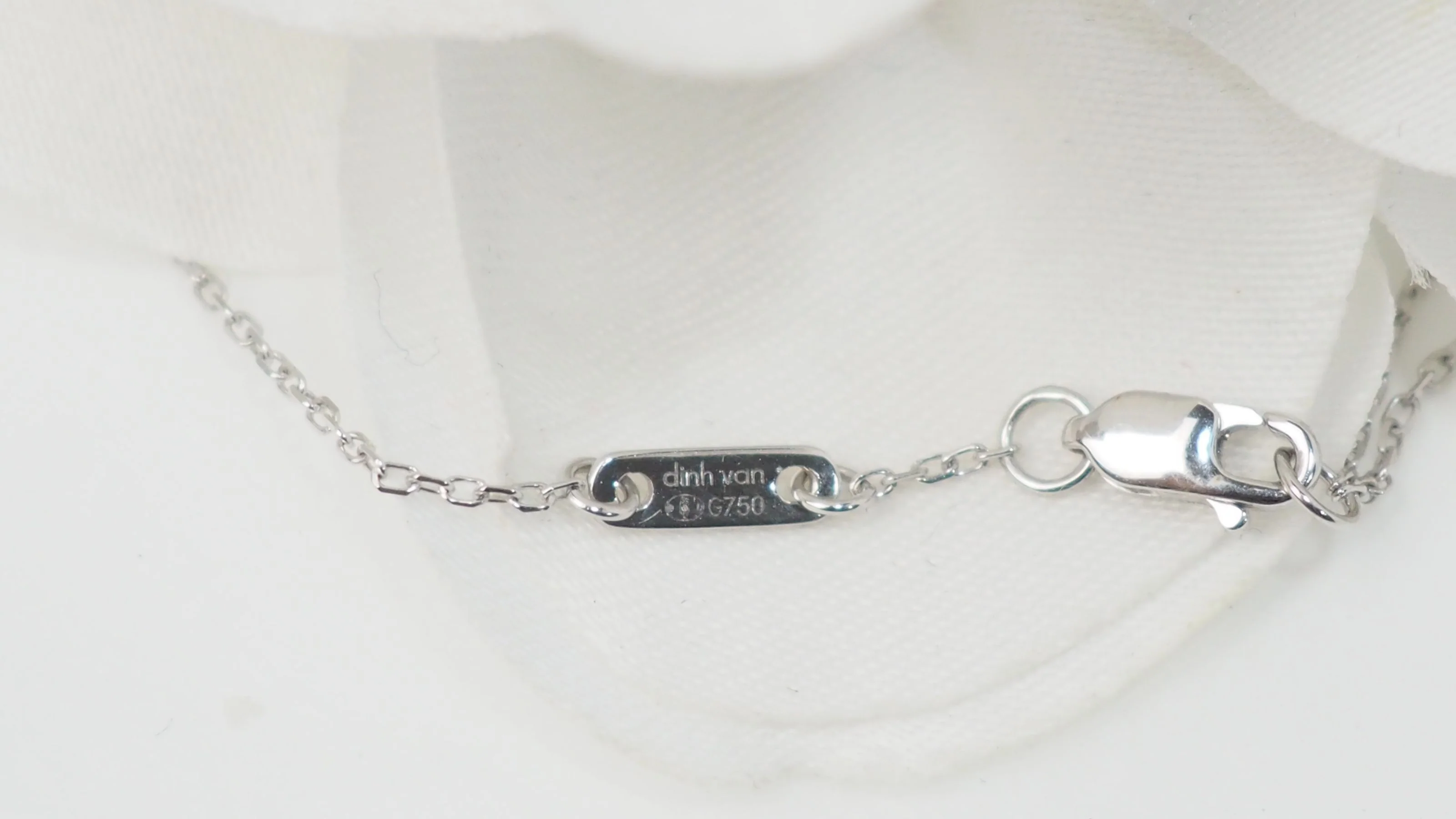 Dinh Van Le Cube diamond necklace in white gold and diamond - Image 11