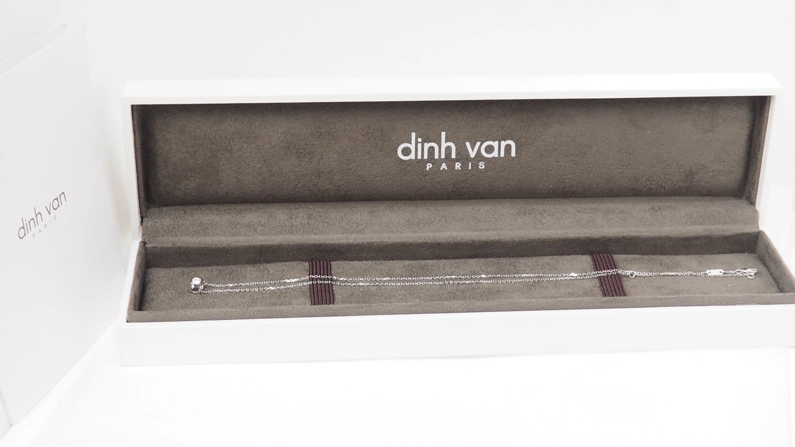 Dinh Van Le Cube diamond necklace in white gold and diamond - Image 3