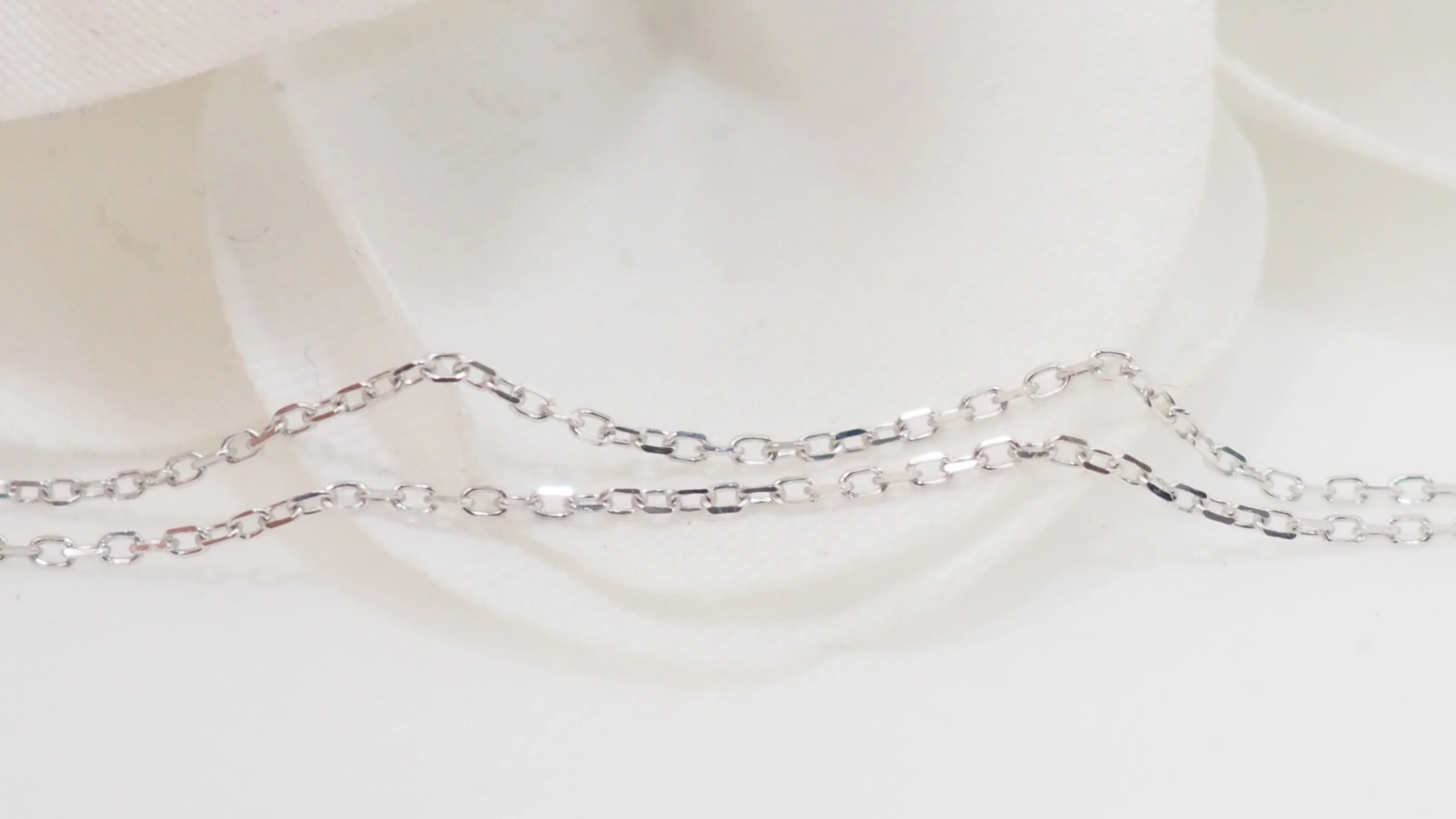Dinh Van Le Cube diamond necklace in white gold and diamond - Image 7