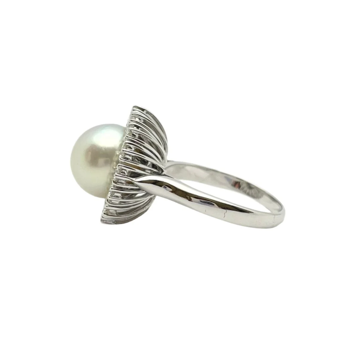Ring at white gold, cultured pearl and diamonds - Image 5