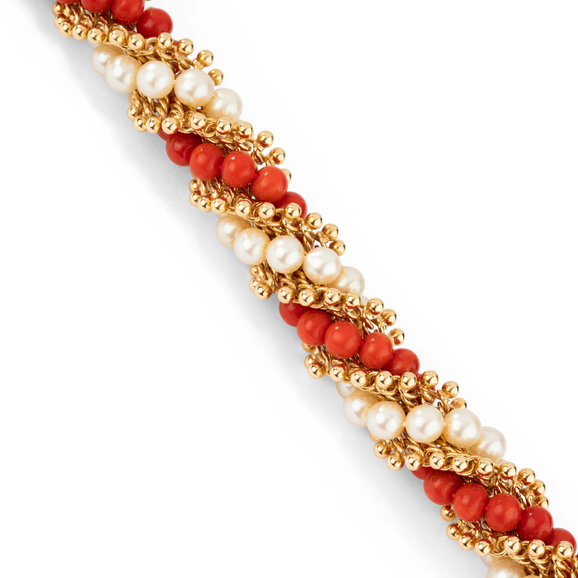 VAN CLEEF & ARPELS “Twist” bracelet in yellow gold, coral and pearls - Image 4
