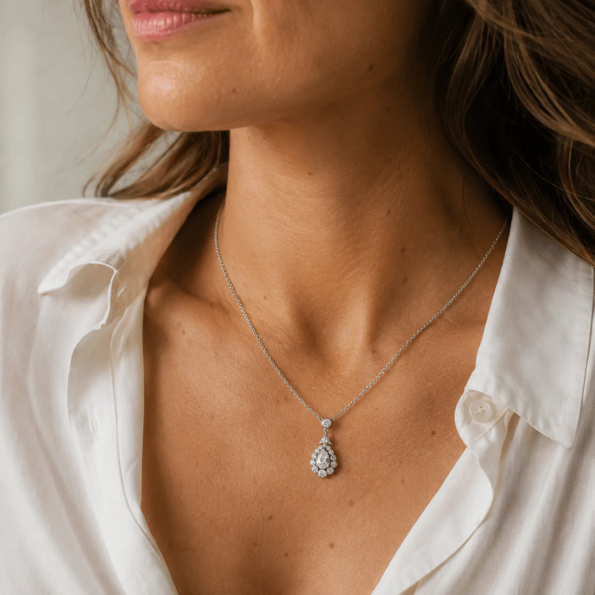 White Gold and Diamond Pendant Necklace - Image 2