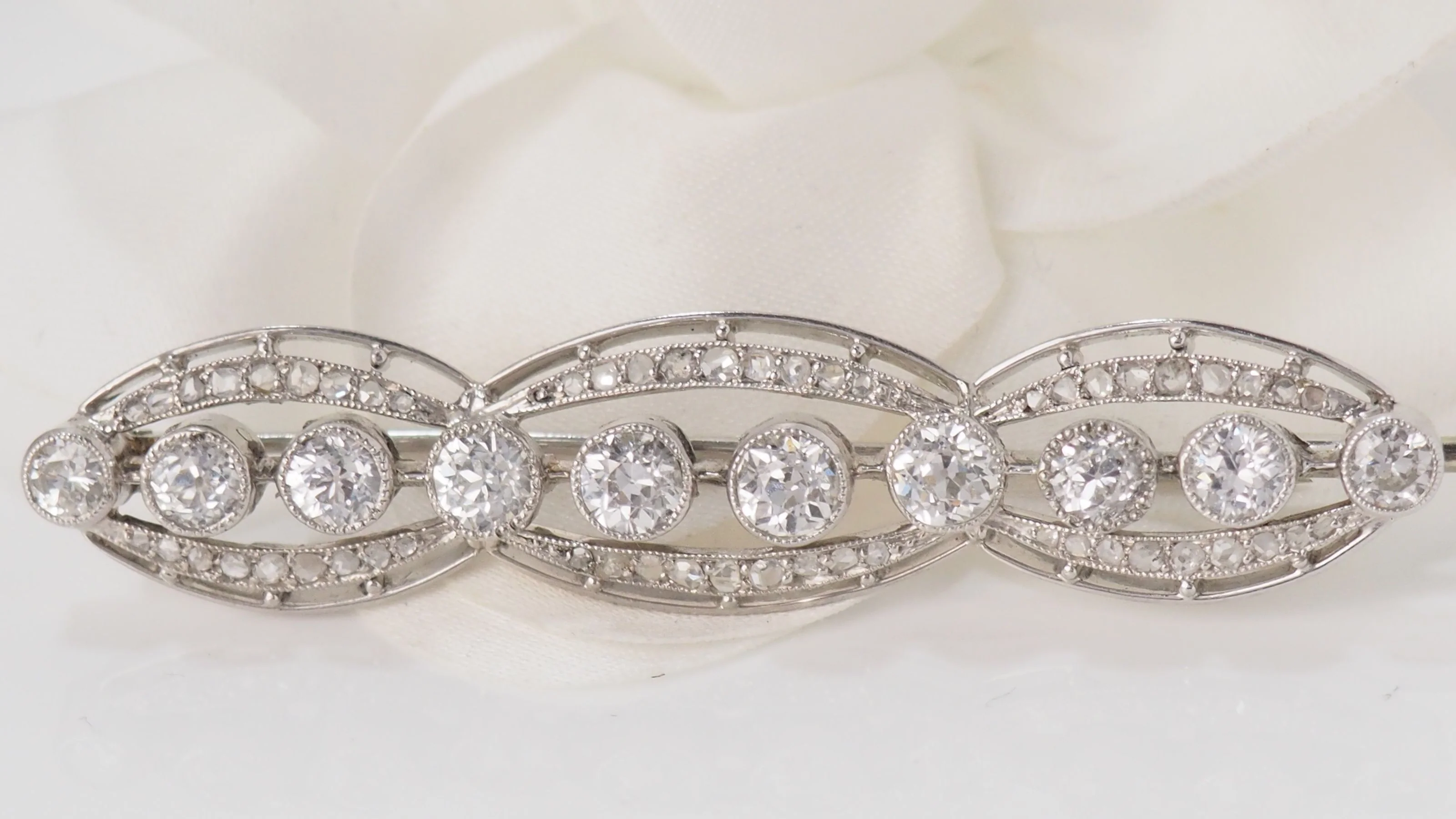 Art Deco brooch in platinum and white gold