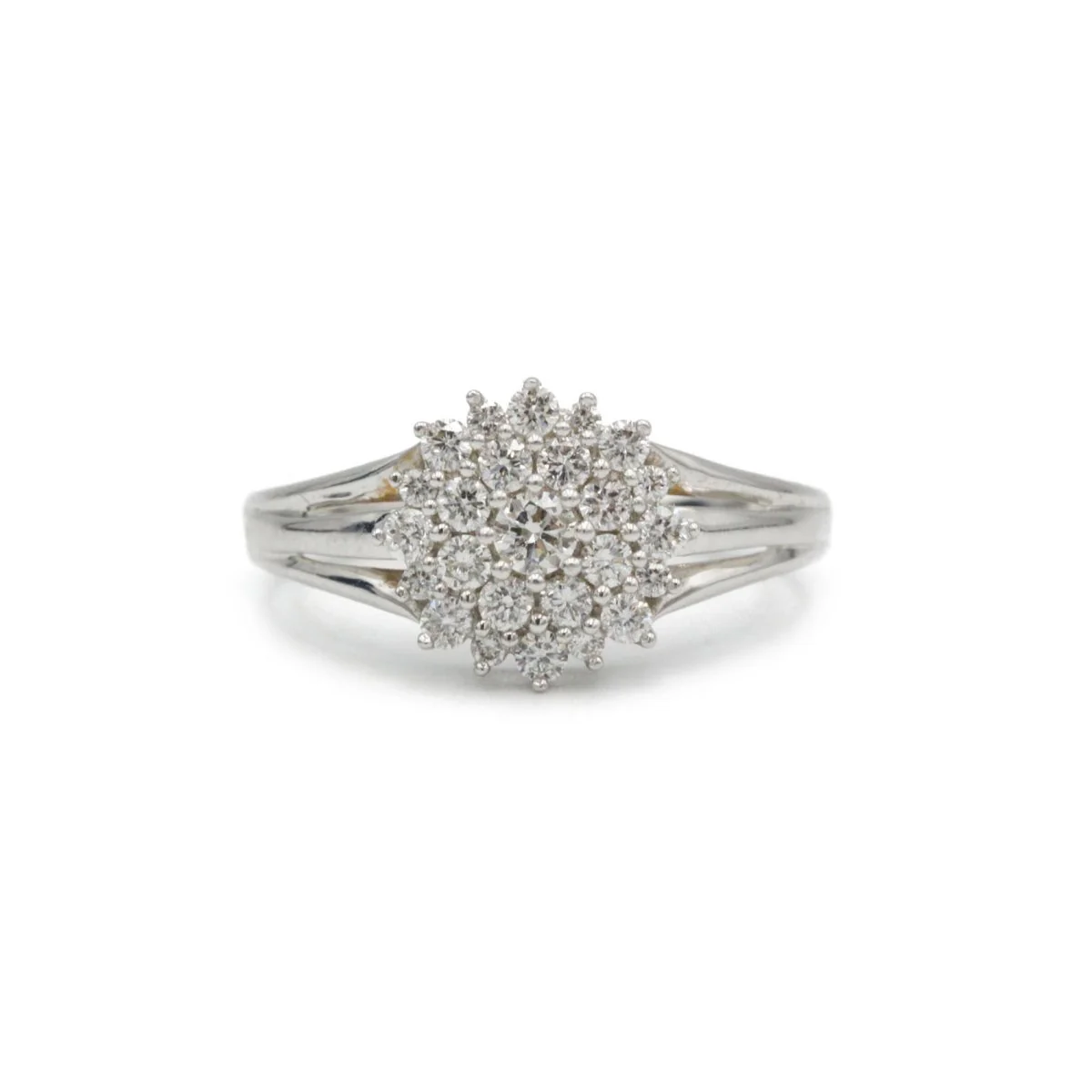 Ring at white gold and diamonds