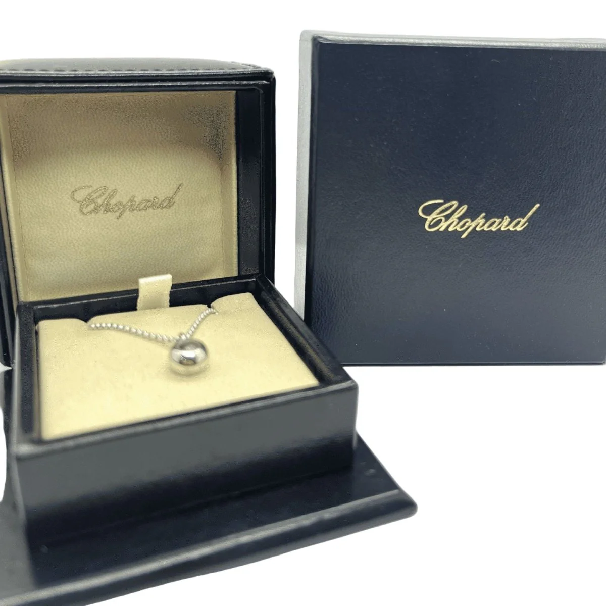 CHOPARD “Happy Diamonds” Pendant Necklace in white gold and diamond - Image 4