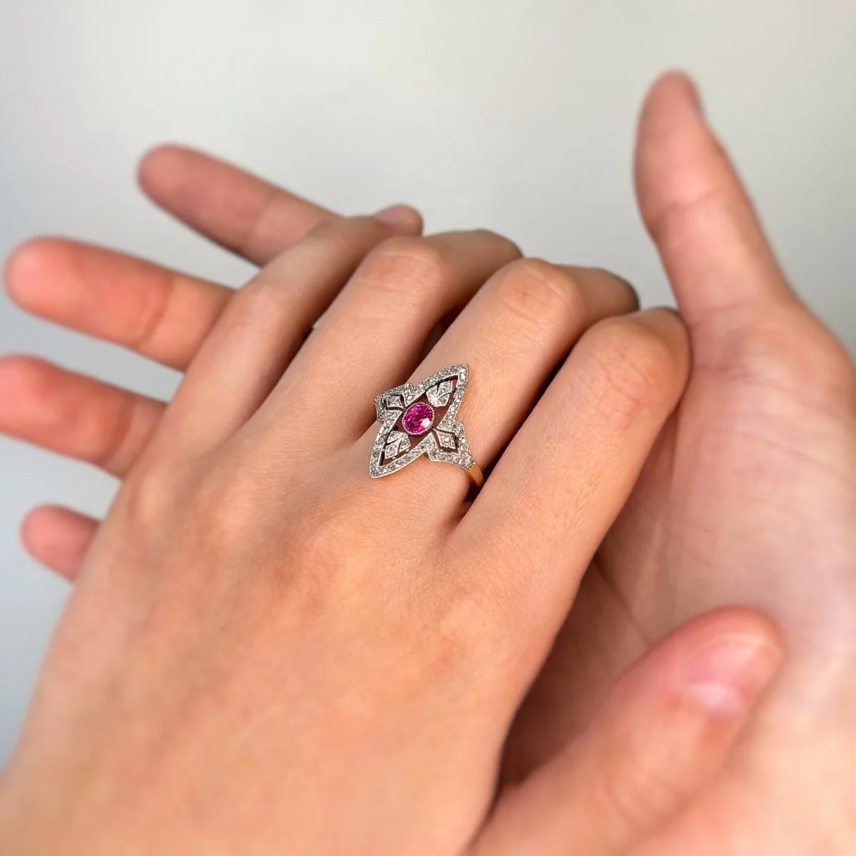 Marquise ring in yellow gold, platinum, sapphire and diamonds - Image 2