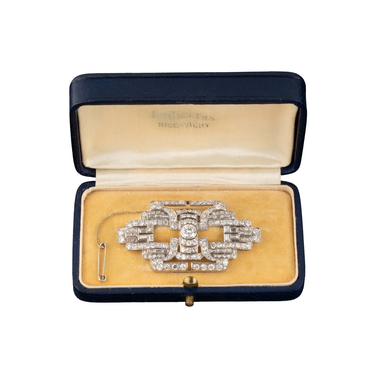 Brooch Art Deco in diamonds and paltinium