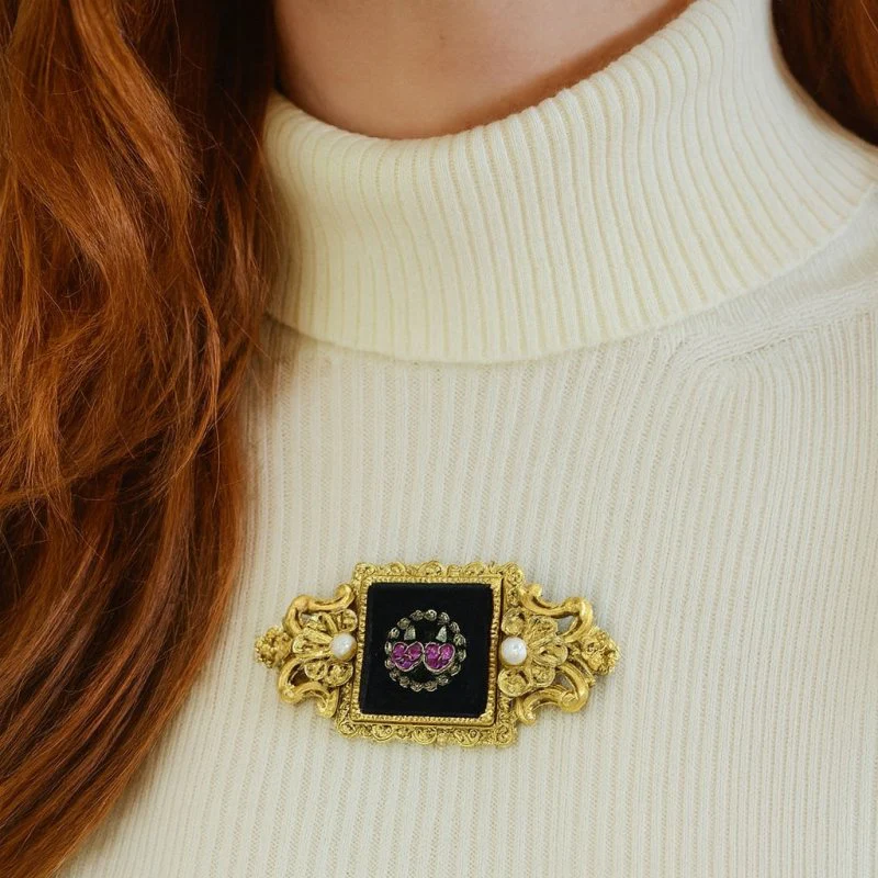 Intertwined Hearts Brooch - Image 2