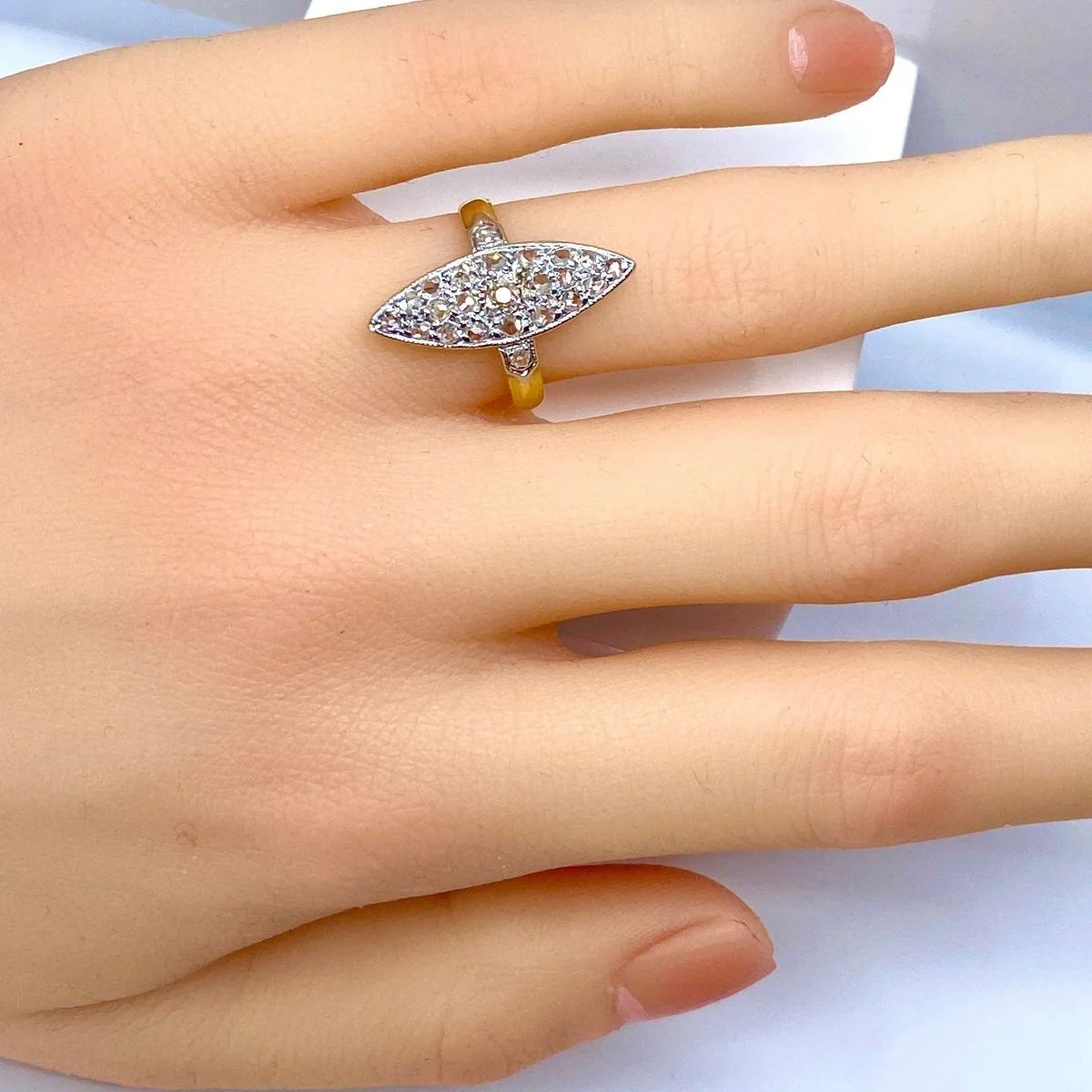 Marquise ring in yellow gold and diamonds - Image 2