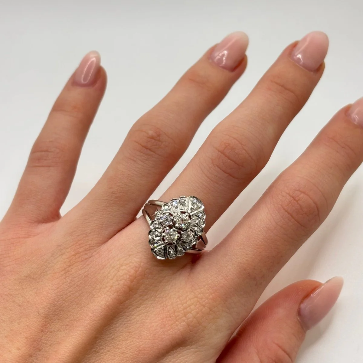 Ring Pompadour in white gold and diamonds - Image 2