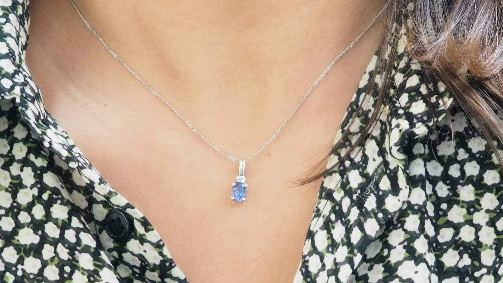 White gold, tanzanite and diamond necklace - Image 2
