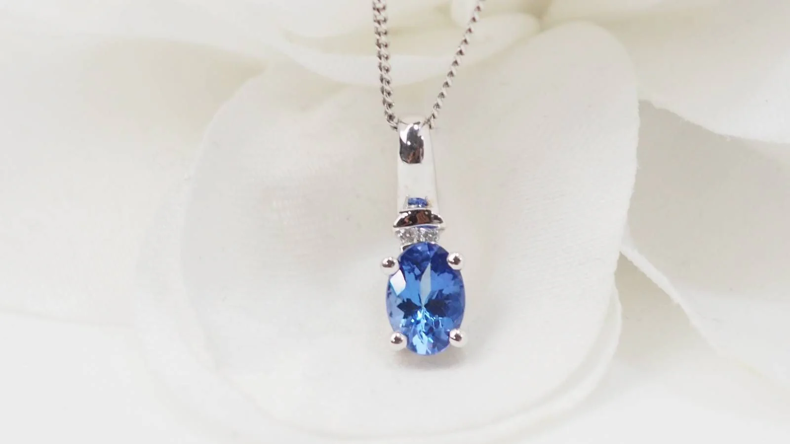 White gold, tanzanite and diamond necklace - Image 3