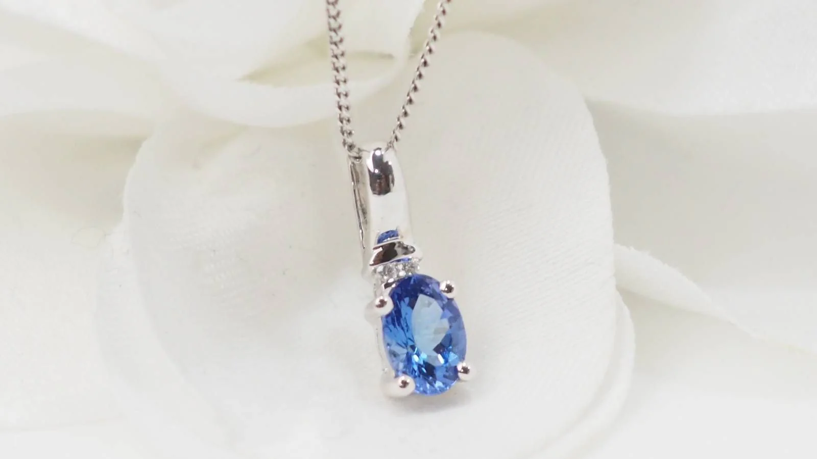 White gold, tanzanite and diamond necklace - Image 4