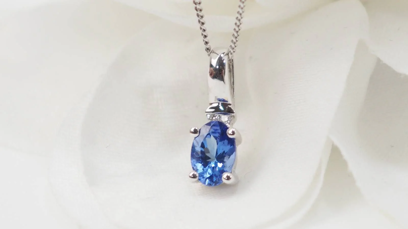 White gold, tanzanite and diamond necklace - Image 5