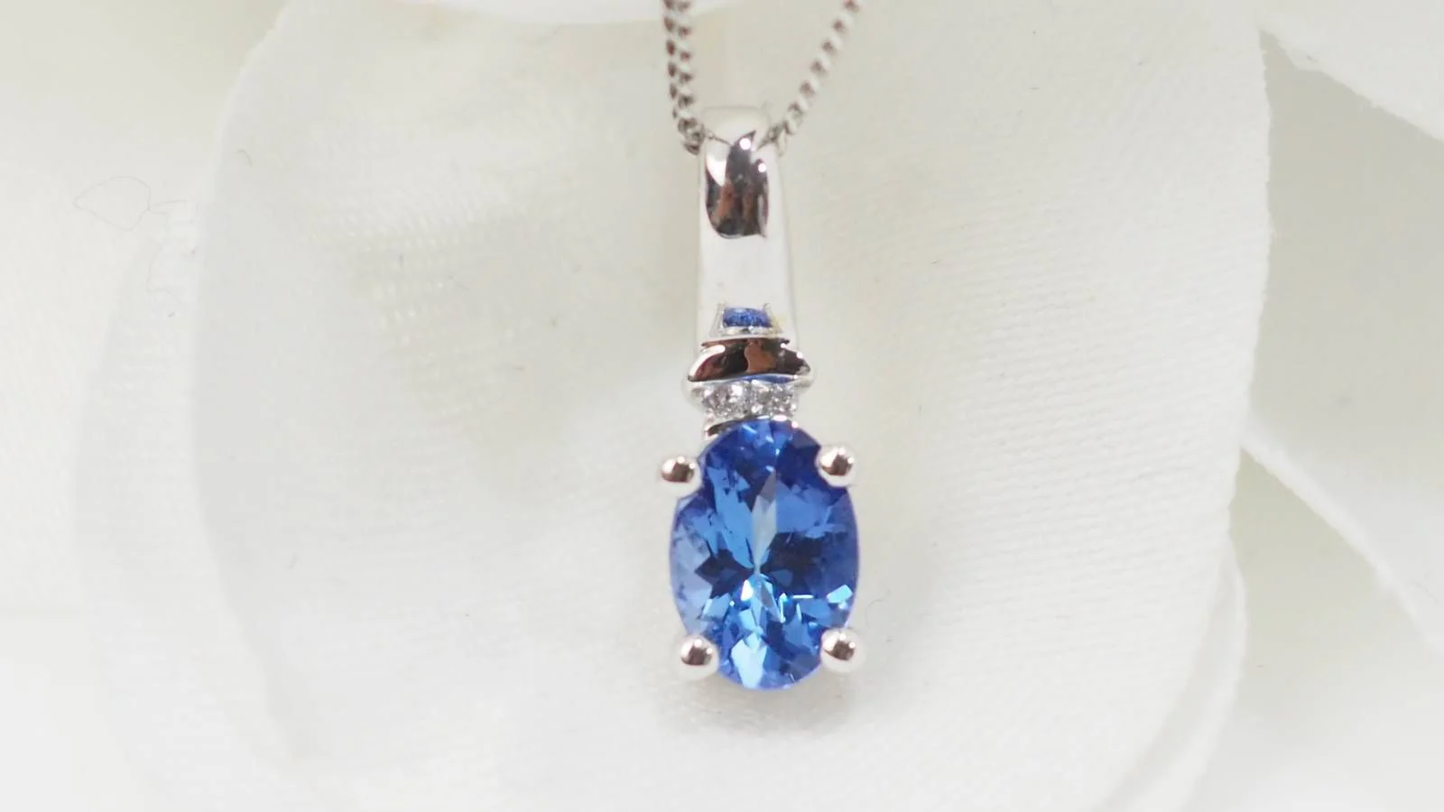 White gold, tanzanite and diamond necklace - Image 8