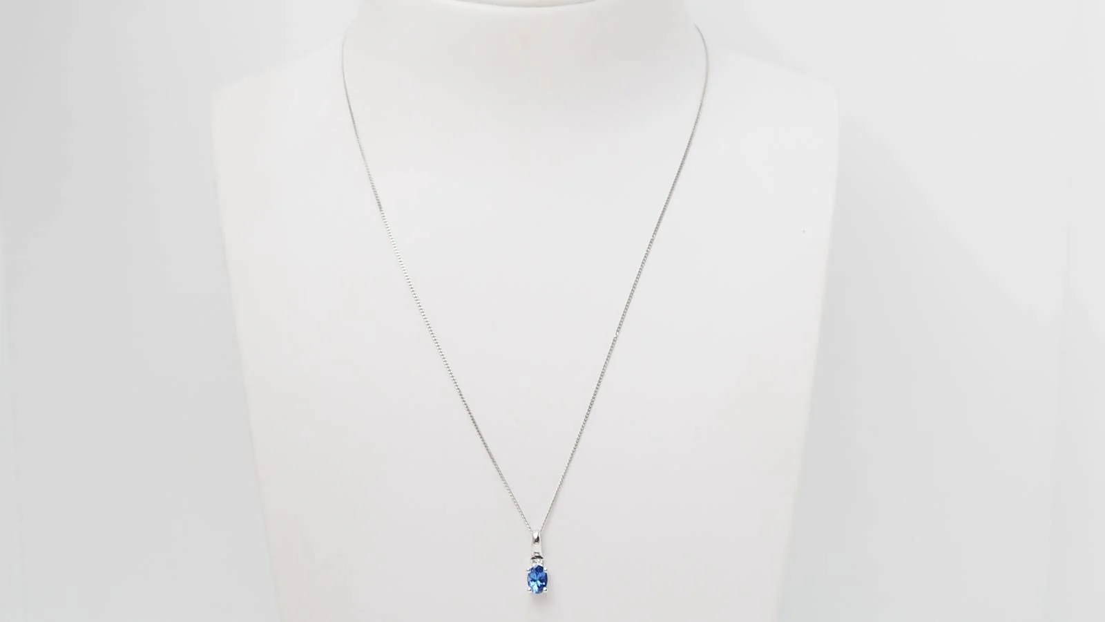White gold, tanzanite and diamond necklace - Image 9