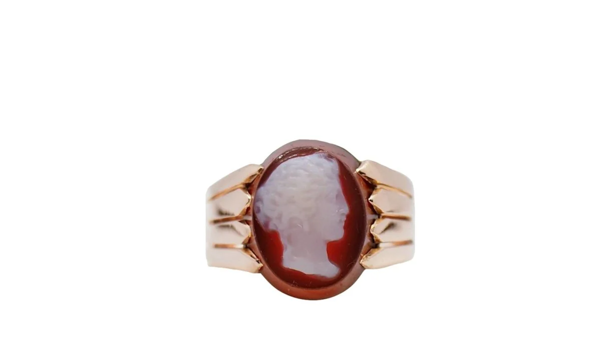 Cameo Signet Ring in pink gold