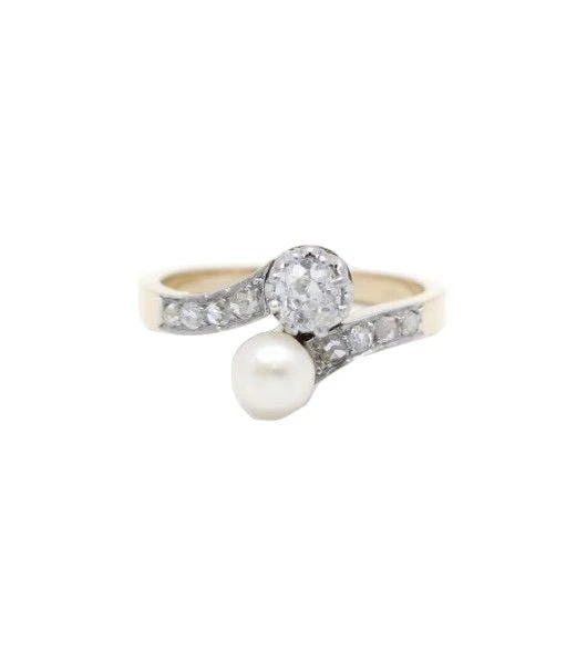 Ring - Gold. Pearl And Diamonds