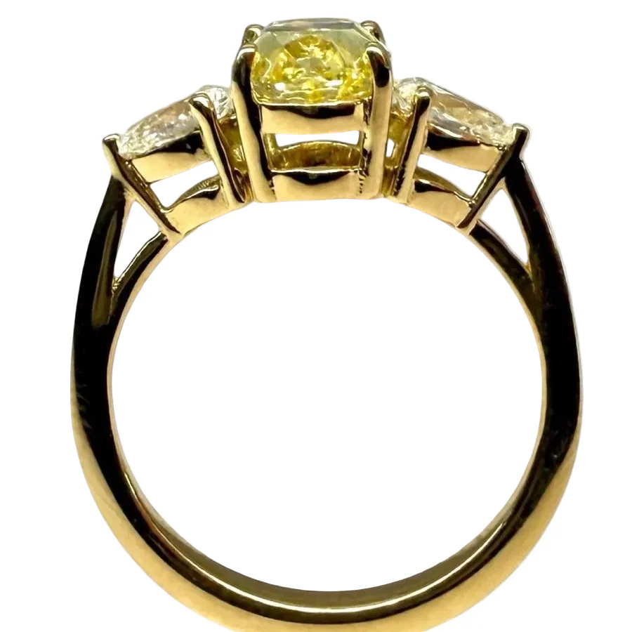 Trilogy ring in yellow gold and diamonds - Image 4