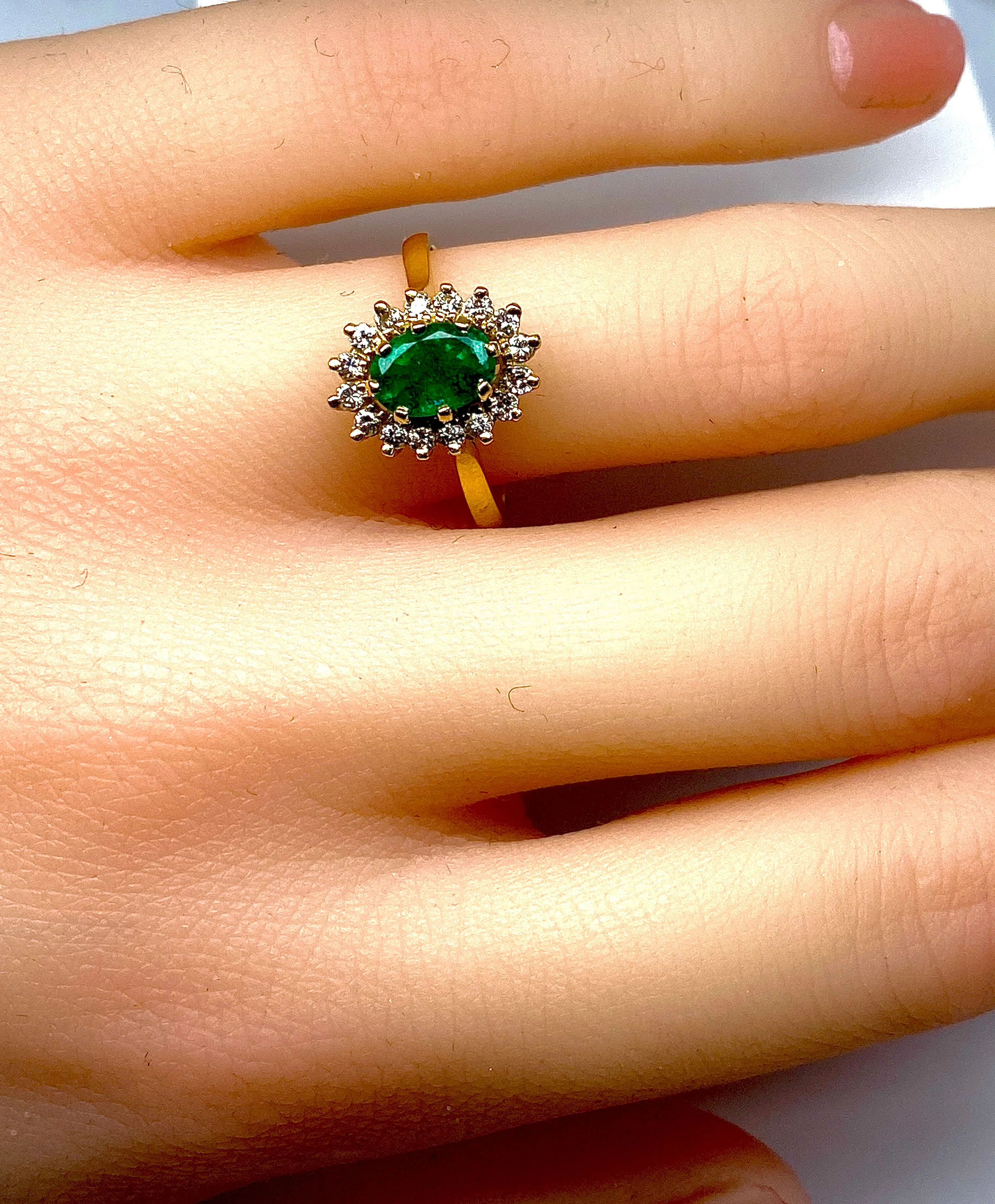 18k Gold Emerald and Diamond Daisy Ring - Image 4