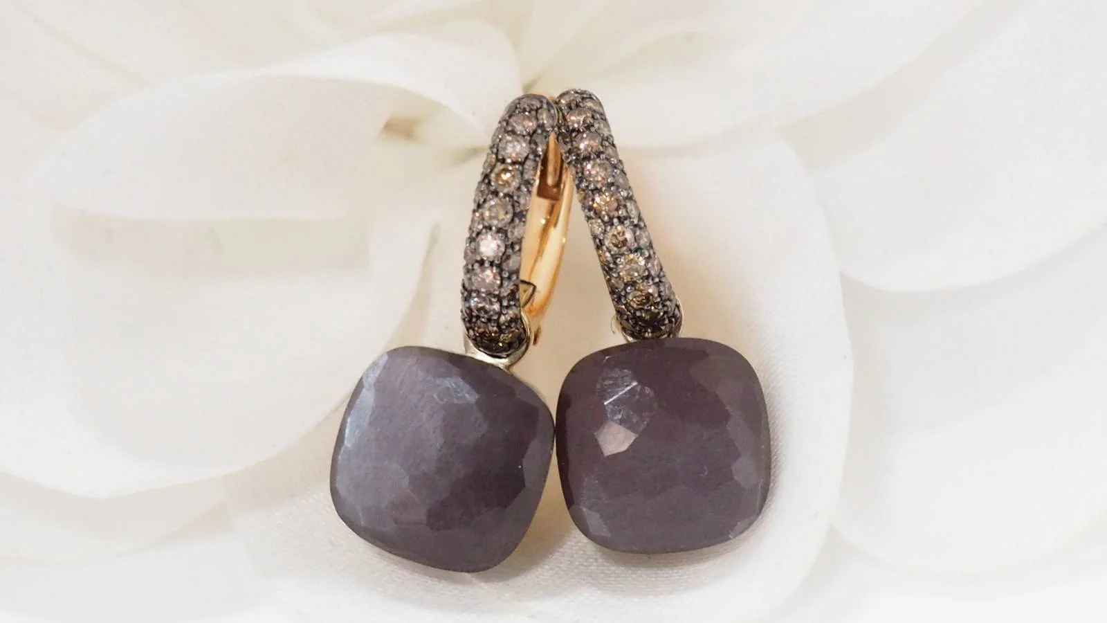 Pomellato earrings in pink gold, moonstone and brown diamonds - Image 4
