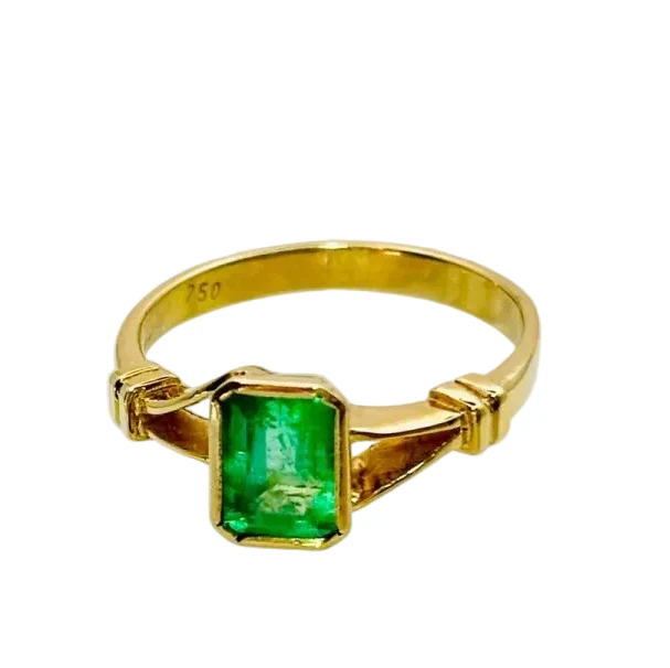 Solitaire ring in yellow gold and emerald  - Image 3