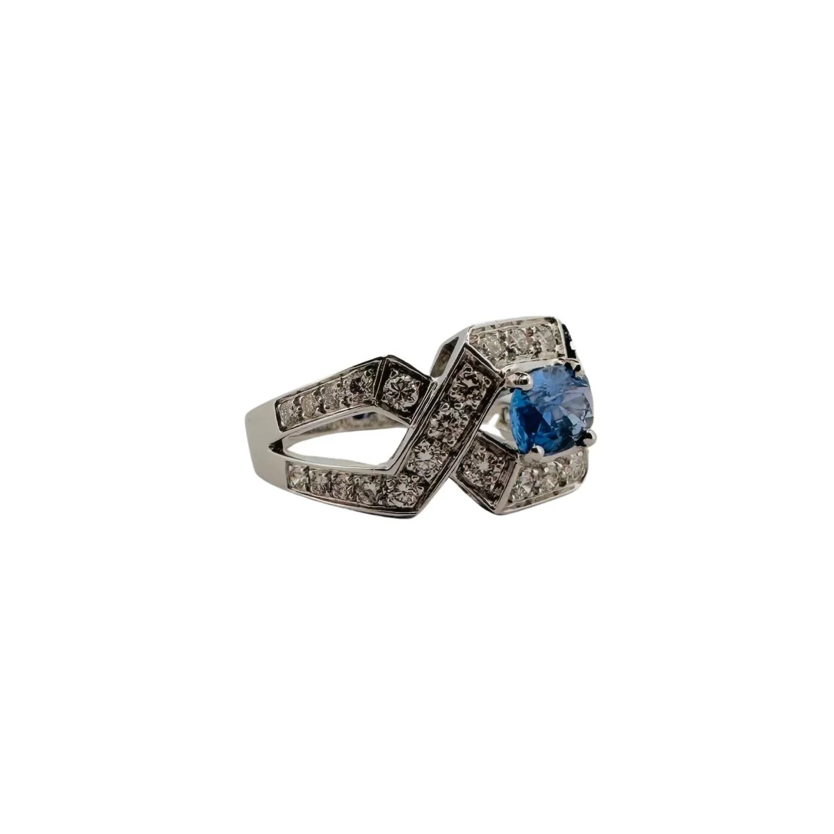 18k white gold sapphire and diamond ring - Image 3