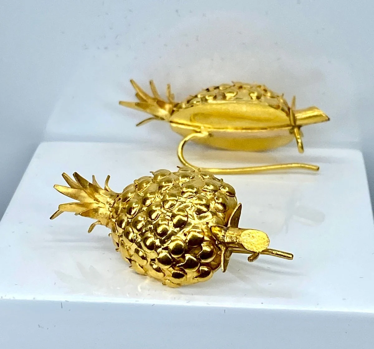 Pair of 18-karat yellow gold pineapple earrings - Image 6