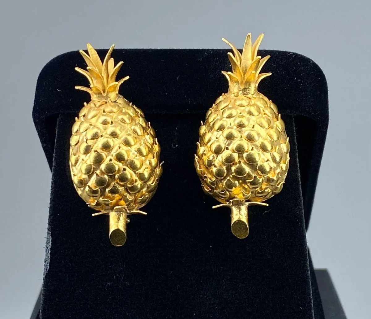Pair of 18-karat yellow gold pineapple earrings - Image 7