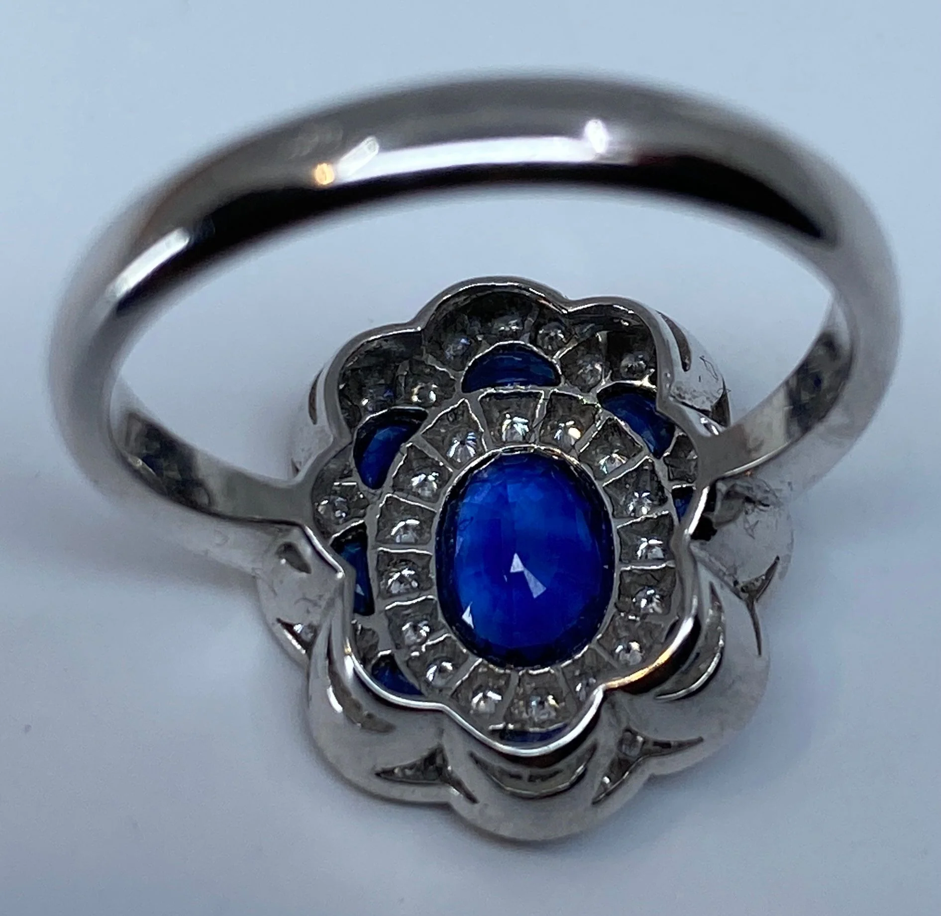 18k gold sapphire and diamond daisy ring - Image 13