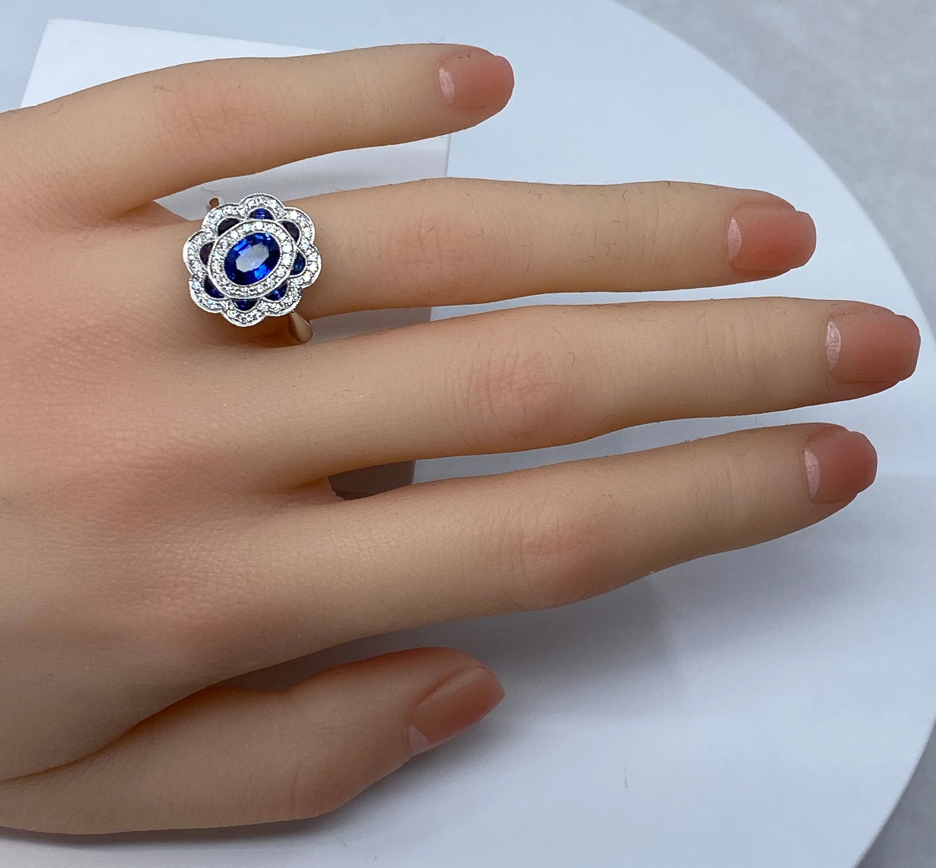 18k gold sapphire and diamond daisy ring - Image 15