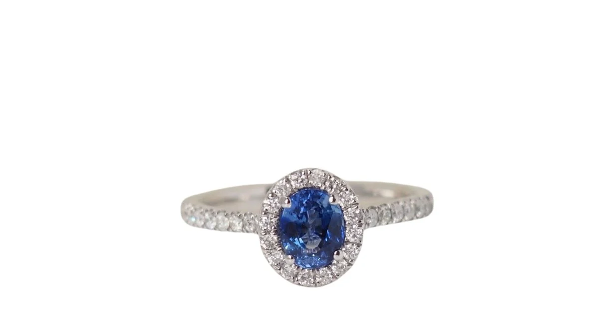 Entourage ring in platinum, Ceylon sapphire and diamonds